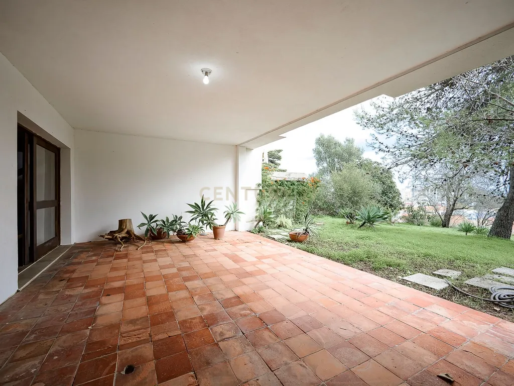 Moradia Contemporânea dos Anos 70 em Brancanes, Setúbal - Image 16