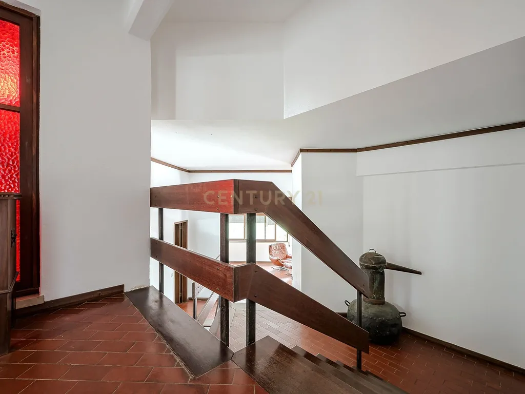 Moradia Contemporânea dos Anos 70 em Brancanes, Setúbal - Image 10