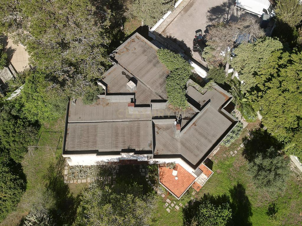 Moradia Contemporânea dos Anos 70 em Brancanes, Setúbal - Image 2