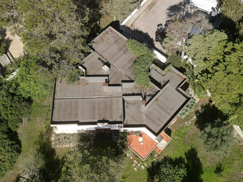 Moradia Contemporânea dos Anos 70 em Brancanes, Setúbal - Image 2