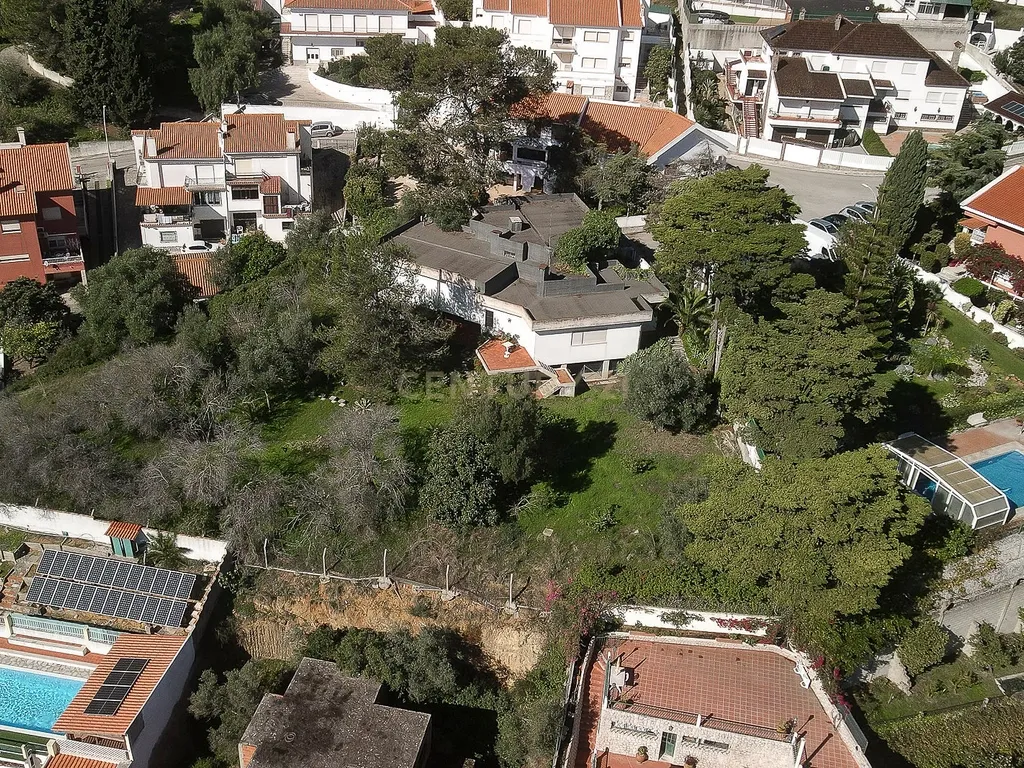 Moradia Contemporânea dos Anos 70 em Brancanes, Setúbal - Image 6