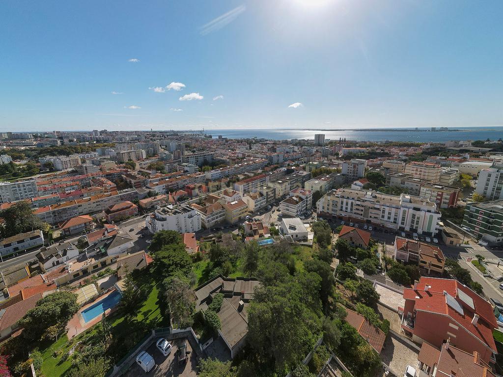 Moradia Contemporânea dos Anos 70 em Brancanes, Setúbal - Image 42