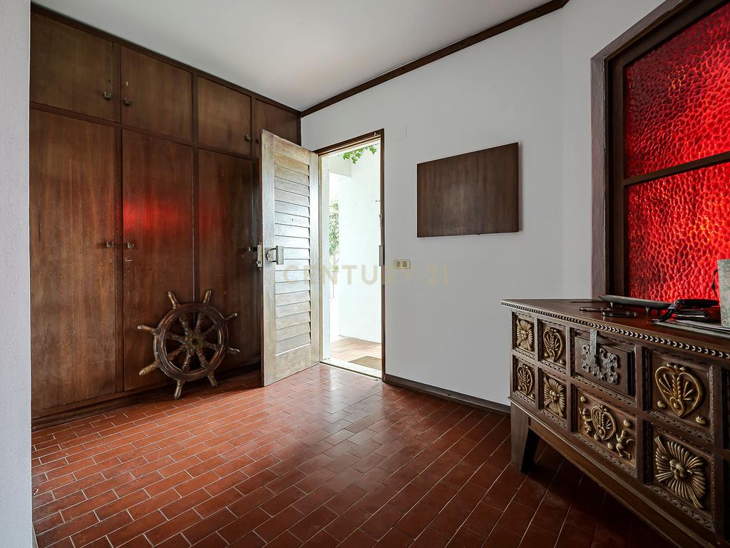 Moradia Contemporânea dos Anos 70 em Brancanes, Setúbal - Image 8