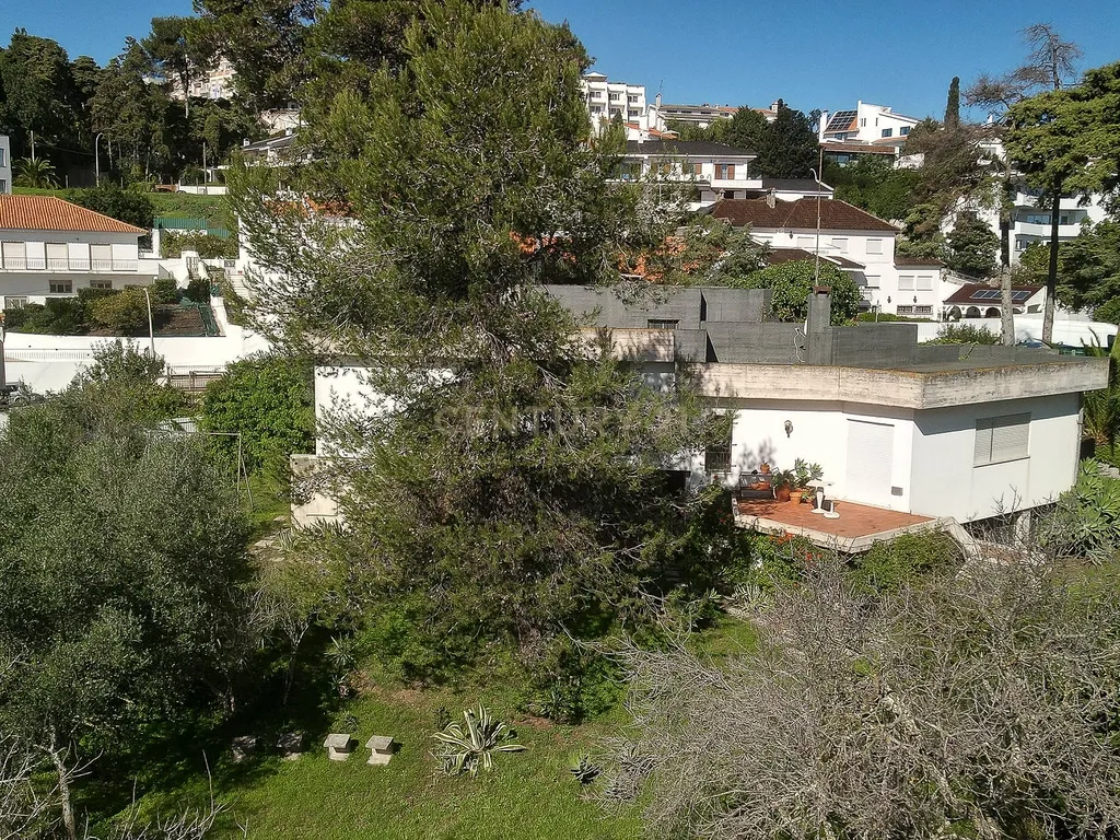 Moradia Contemporânea dos Anos 70 em Brancanes, Setúbal - Image 13