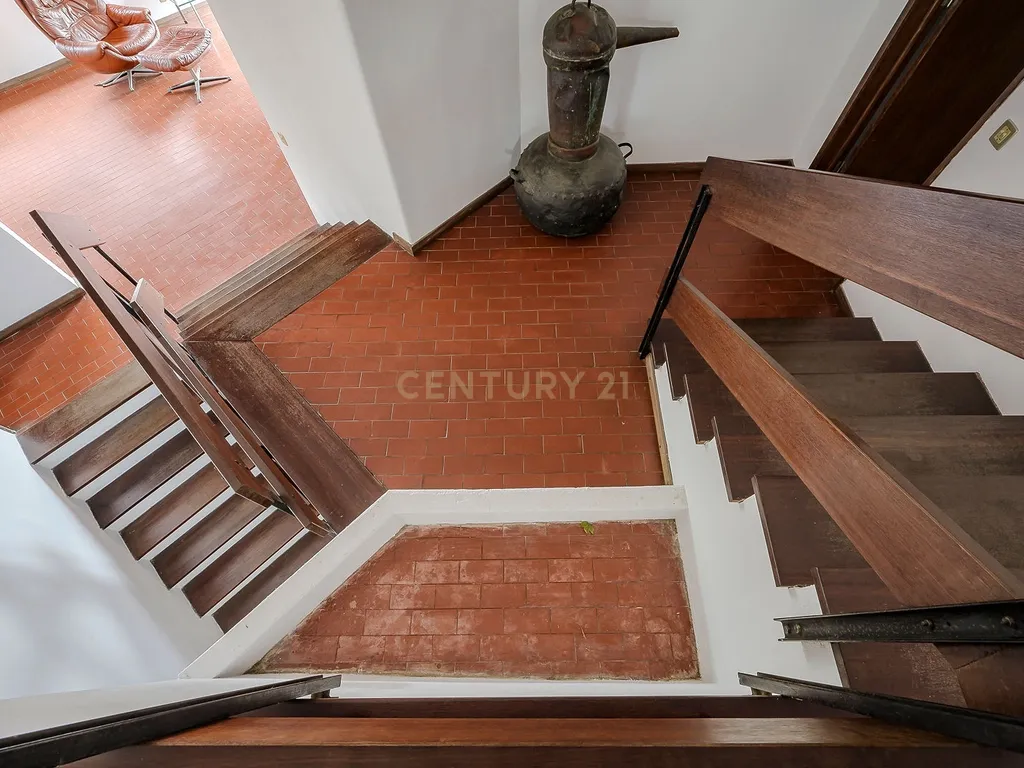 Moradia Contemporânea dos Anos 70 em Brancanes, Setúbal - Image 11
