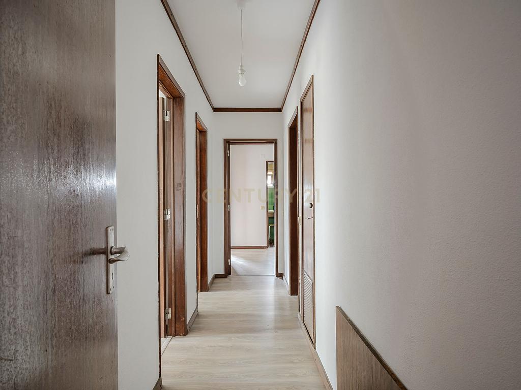 Moradia Contemporânea dos Anos 70 em Brancanes, Setúbal - Image 32