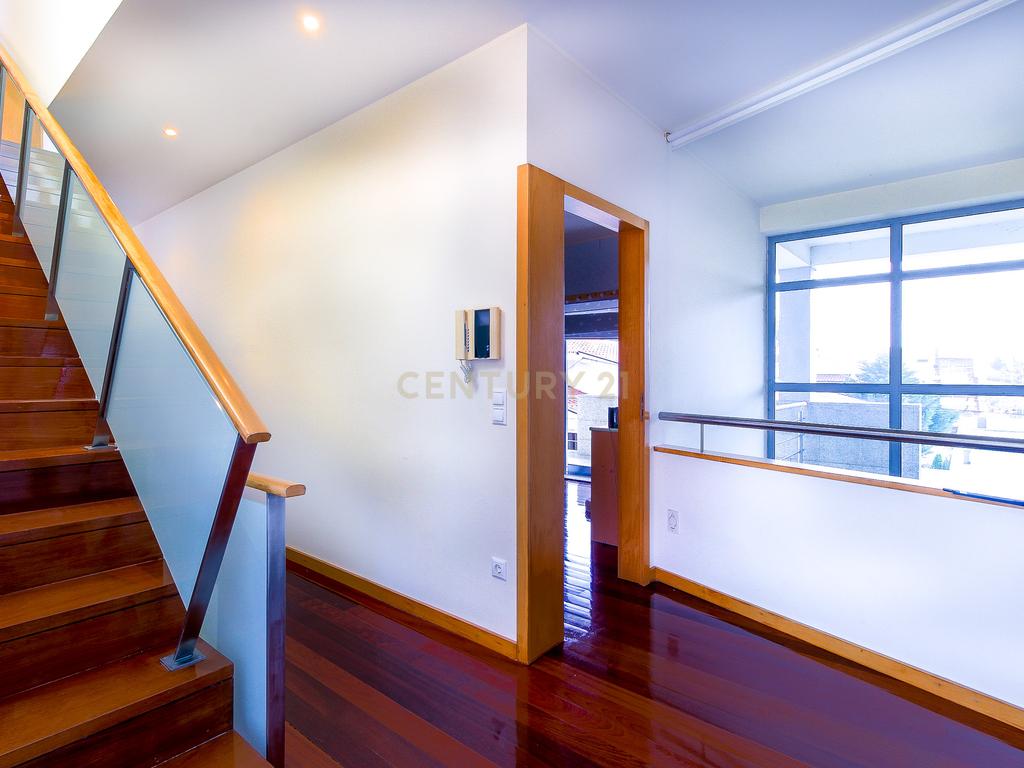 Moradia Isolada T4, com 3 Suites - EXCLUSIVO - sita no Castelo da Maia - Image 9
