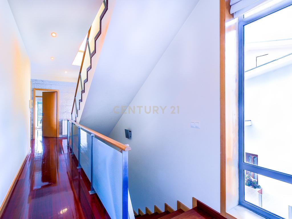 Moradia Isolada T4, com 3 Suites - EXCLUSIVO - sita no Castelo da Maia - Image 12