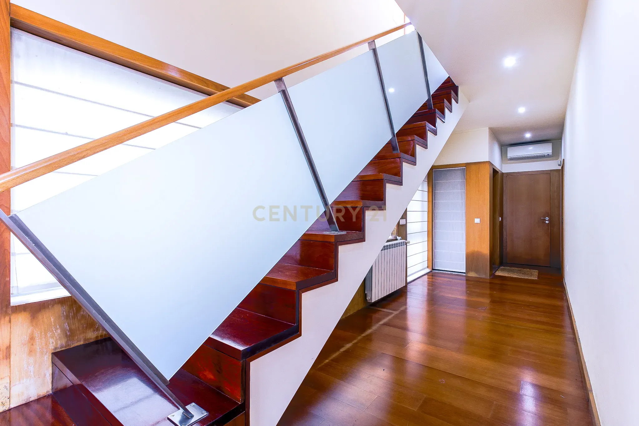 Moradia Isolada T4, com 3 Suites - EXCLUSIVO - sita no Castelo da Maia - Image 11