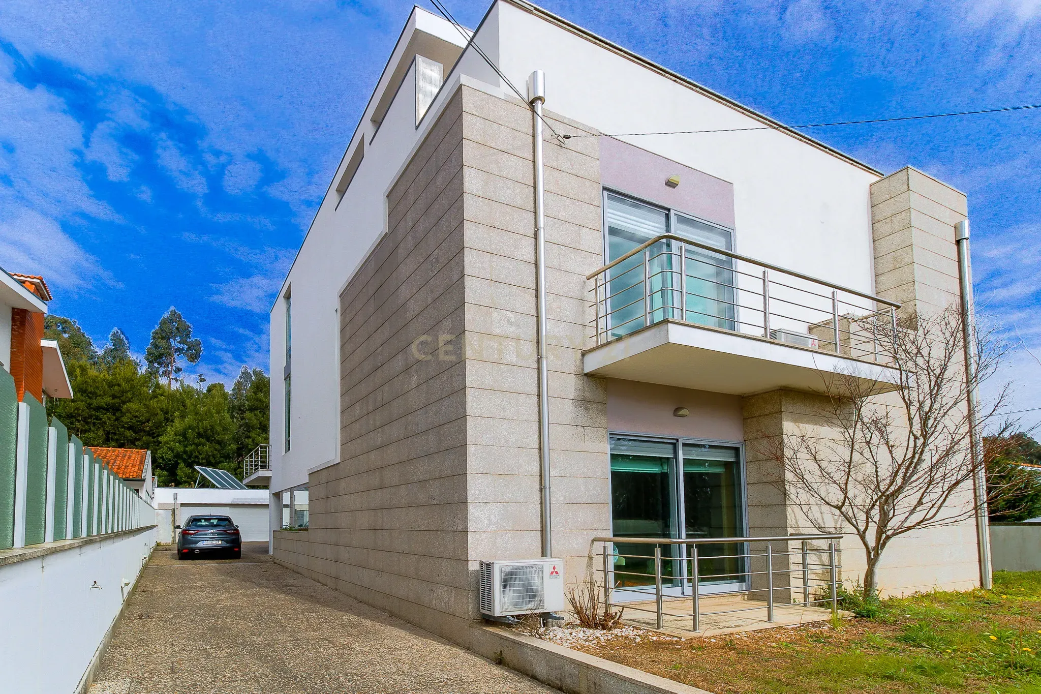 Moradia Isolada T4, com 3 Suites - EXCLUSIVO - sita no Castelo da Maia - Image 2