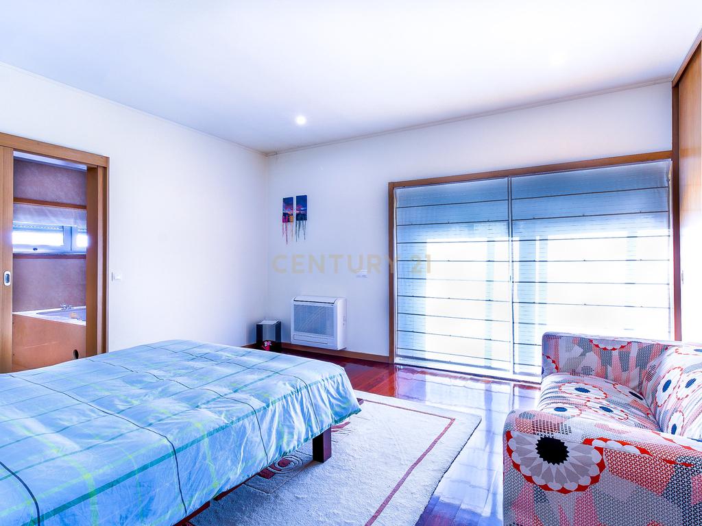 Moradia Isolada T4, com 3 Suites - EXCLUSIVO - sita no Castelo da Maia - Image 14
