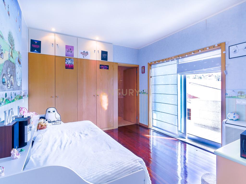 Moradia Isolada T4, com 3 Suites - EXCLUSIVO - sita no Castelo da Maia - Image 17