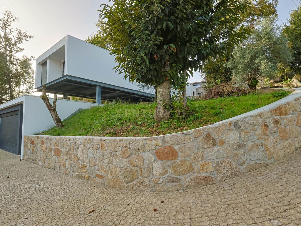 Moradia ímpar 4 frentes em Vila Verde, Braga – Nova Construção - Image 5