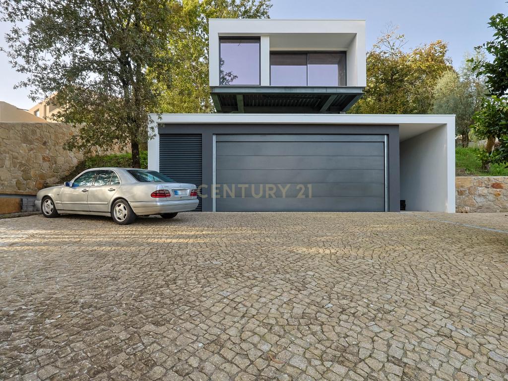 Moradia ímpar 4 frentes em Vila Verde, Braga – Nova Construção - Image 2