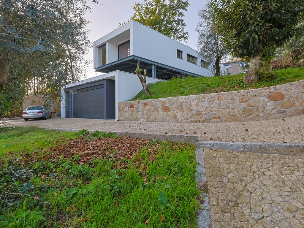 Moradia ímpar 4 frentes em Vila Verde, Braga – Nova Construção - Image 3