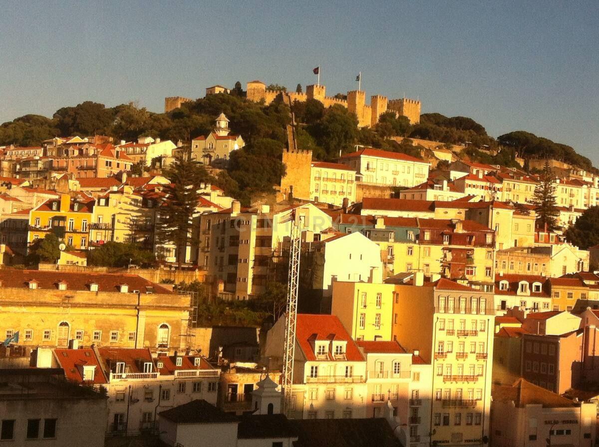 Apartamento T2 à venda na Rua da Mouraria - Image 28