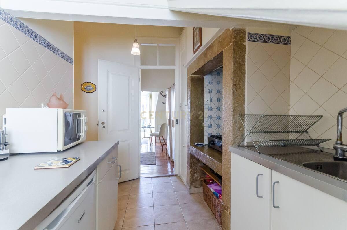 Apartamento T2 à venda na Rua da Mouraria - Image 25