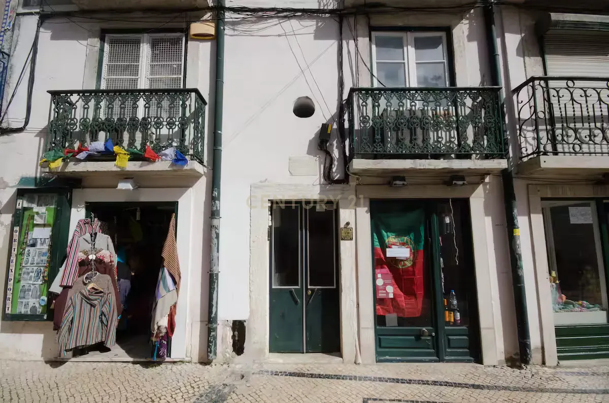 Apartamento T2 à venda na Rua da Mouraria - Image 29