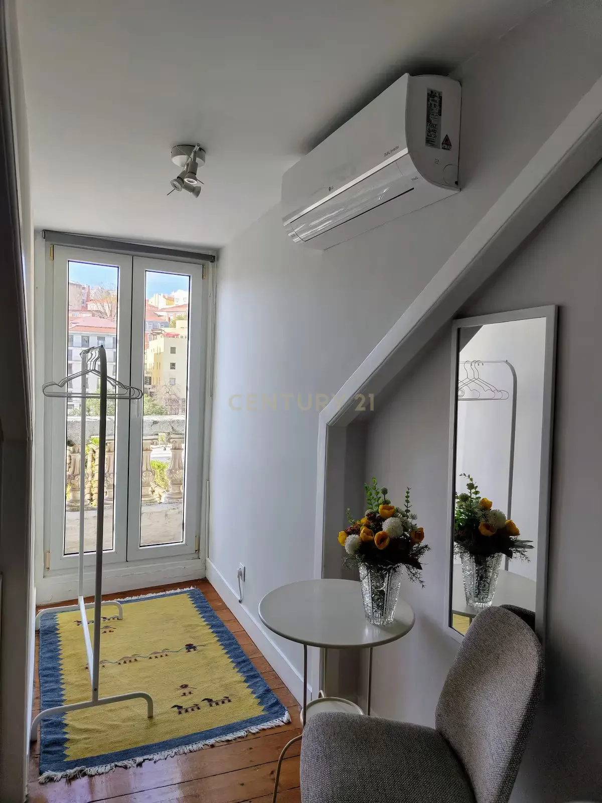 Apartamento T2 à venda na Rua da Mouraria - Image 16