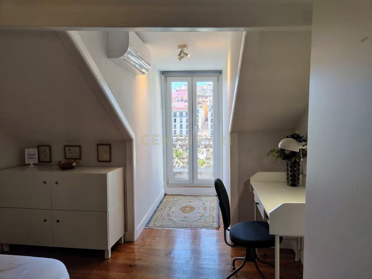 Apartamento T2 à venda na Rua da Mouraria - Image 20