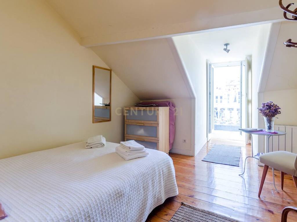 Apartamento T2 à venda na Rua da Mouraria - Image 9