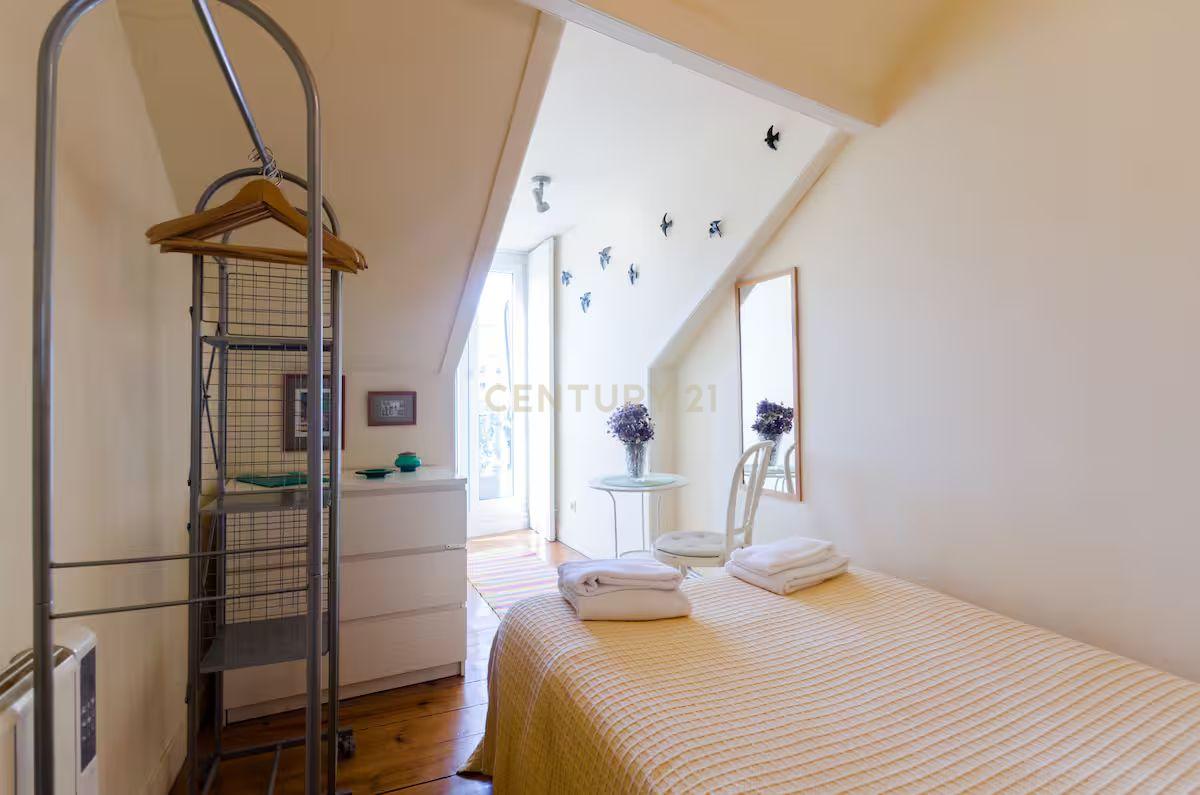 Apartamento T2 à venda na Rua da Mouraria - Image 13