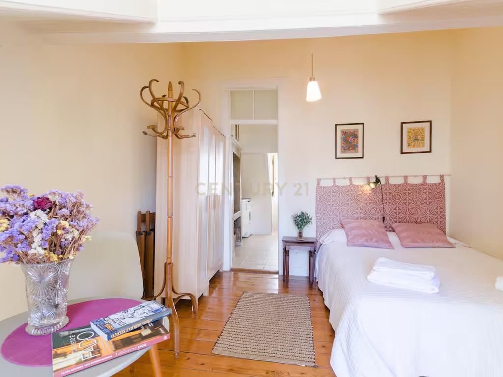 Apartamento T2 à venda na Rua da Mouraria - Image 18