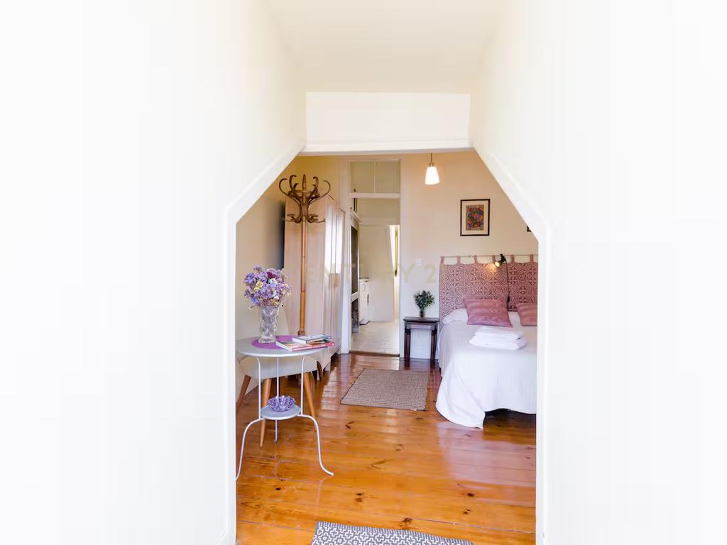 Apartamento T2 à venda na Rua da Mouraria - Image 12