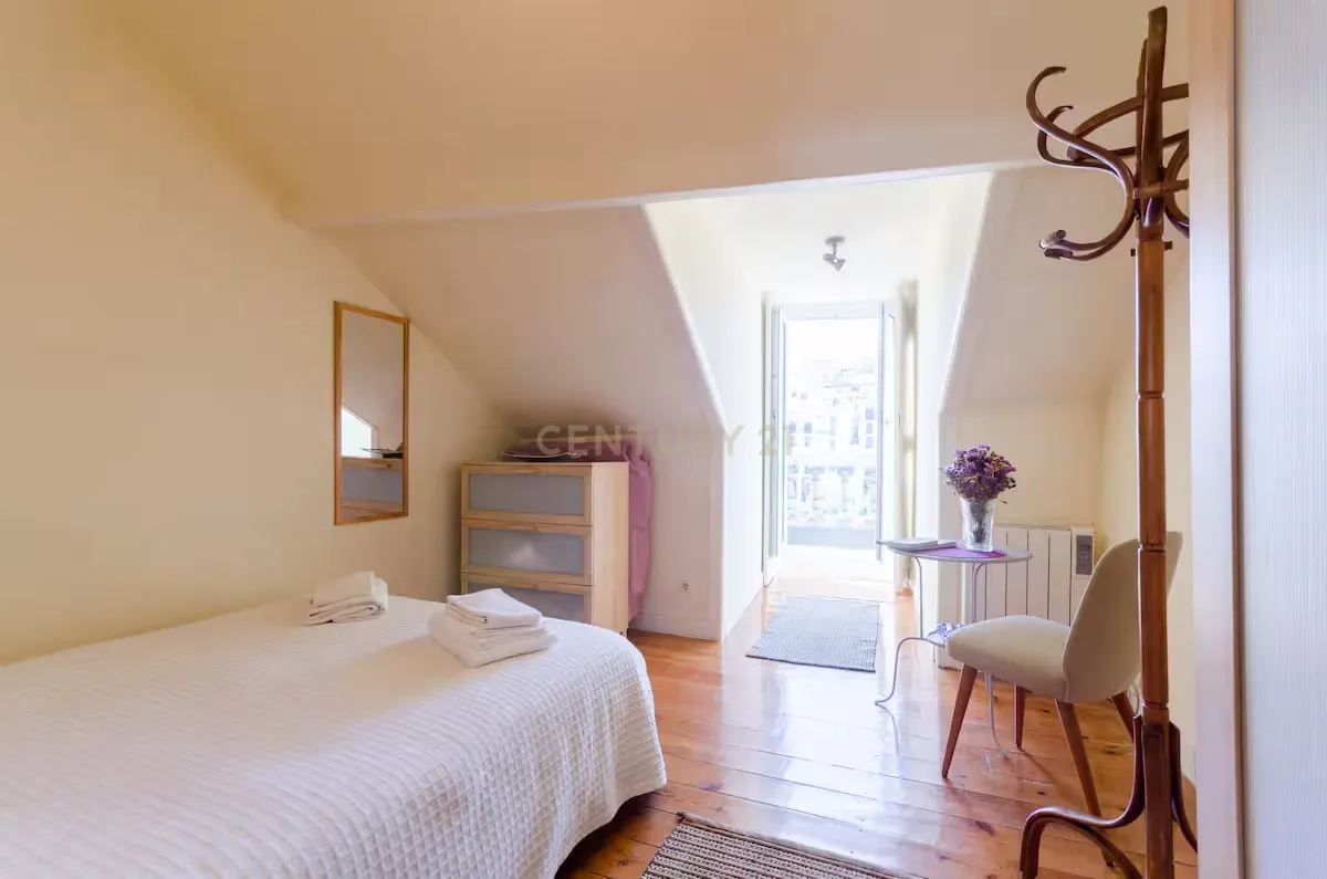 Apartamento T2 à venda na Rua da Mouraria - Image 10
