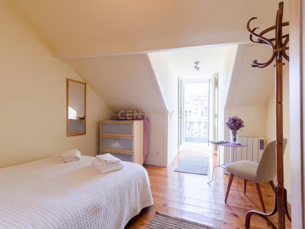 Apartamento T2 à venda na Rua da Mouraria - Image 10