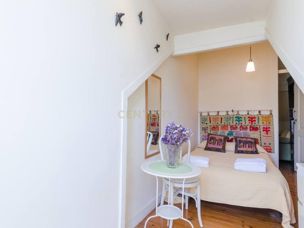Apartamento T2 à venda na Rua da Mouraria - Image 14