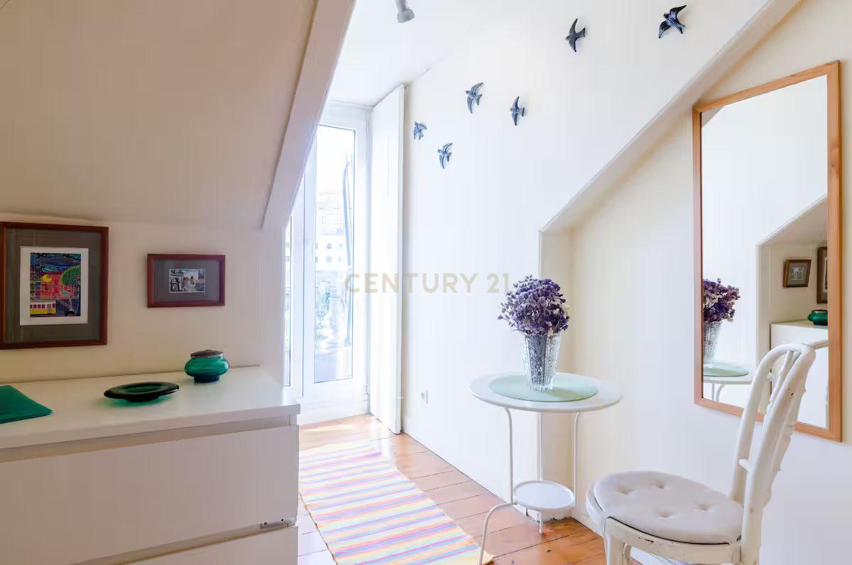 Apartamento T2 à venda na Rua da Mouraria - Image 19