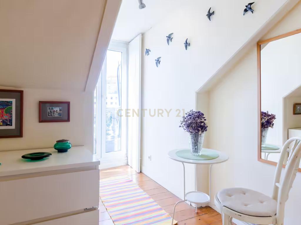 Apartamento T2 à venda na Rua da Mouraria - Image 19