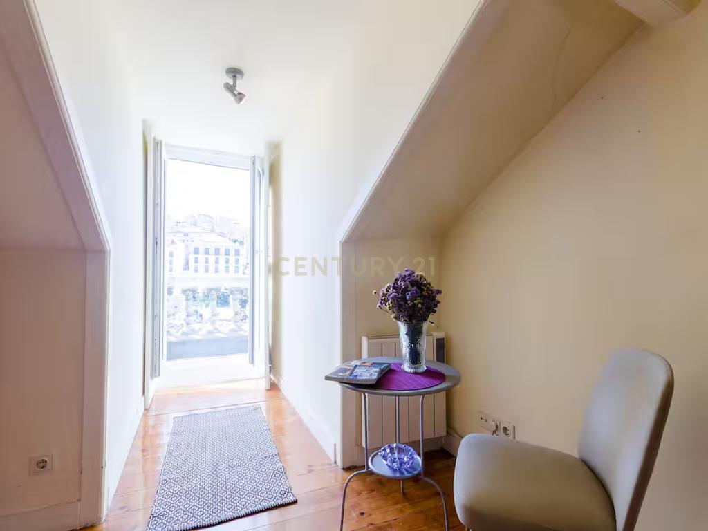 Apartamento T2 à venda na Rua da Mouraria - Image 11