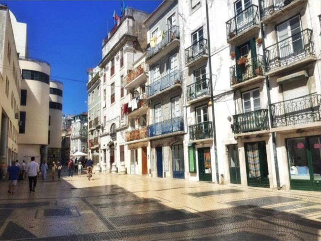 Apartamento T2 à venda na Rua da Mouraria - Image 25