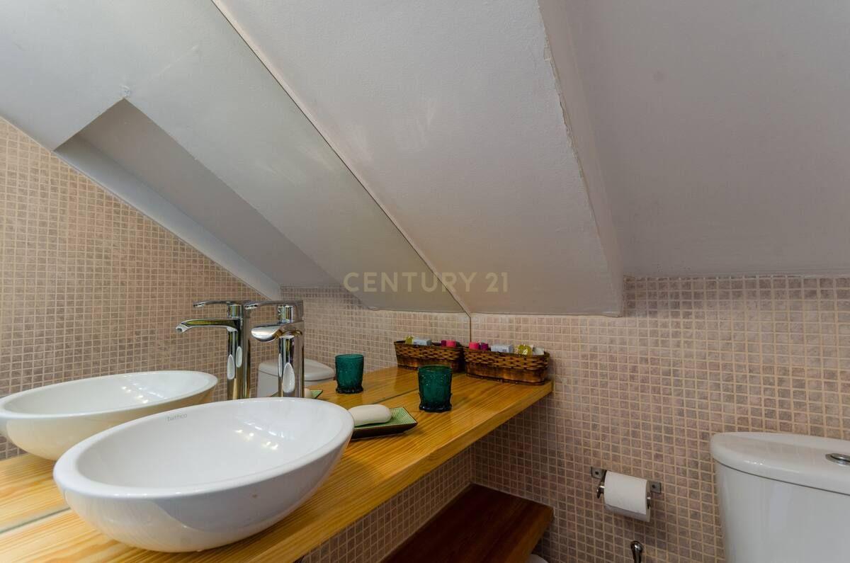 Apartamento T2 à venda na Rua da Mouraria - Image 6