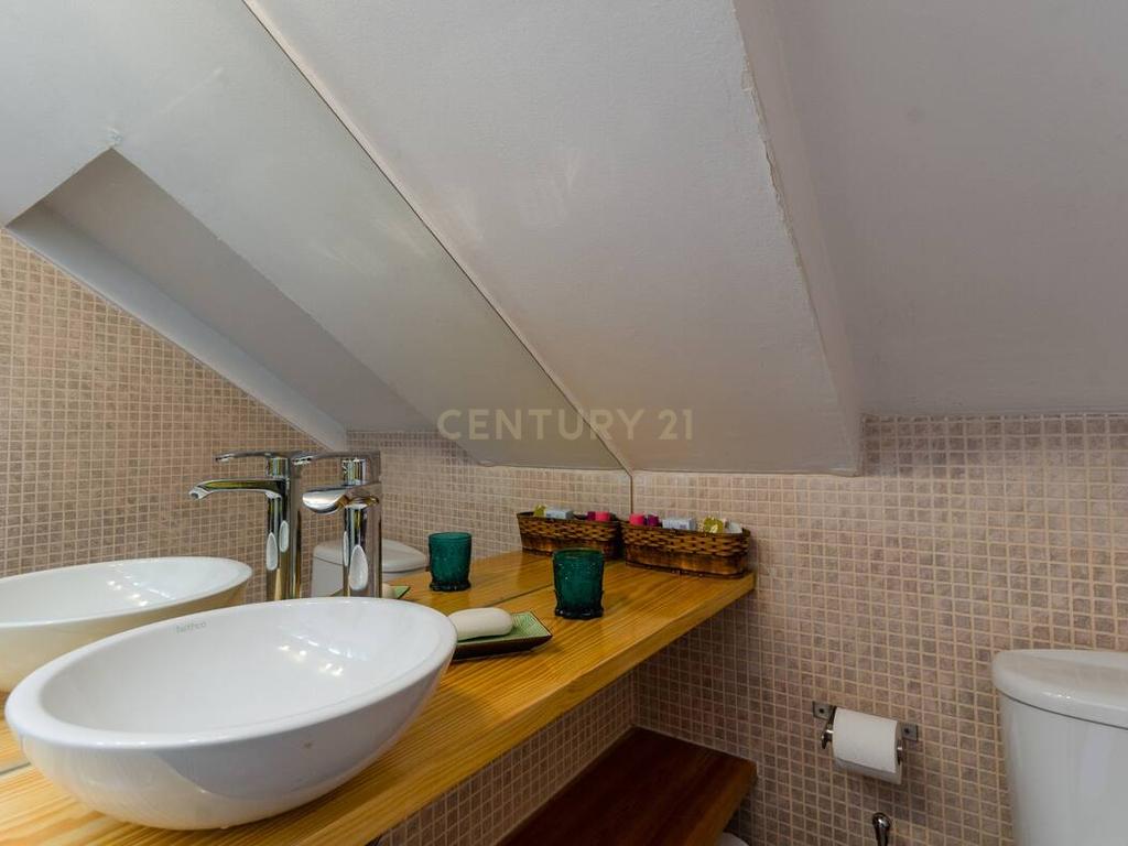 Apartamento T2 à venda na Rua da Mouraria - Image 6