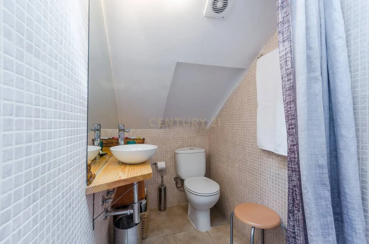 Apartamento T2 à venda na Rua da Mouraria - Image 5