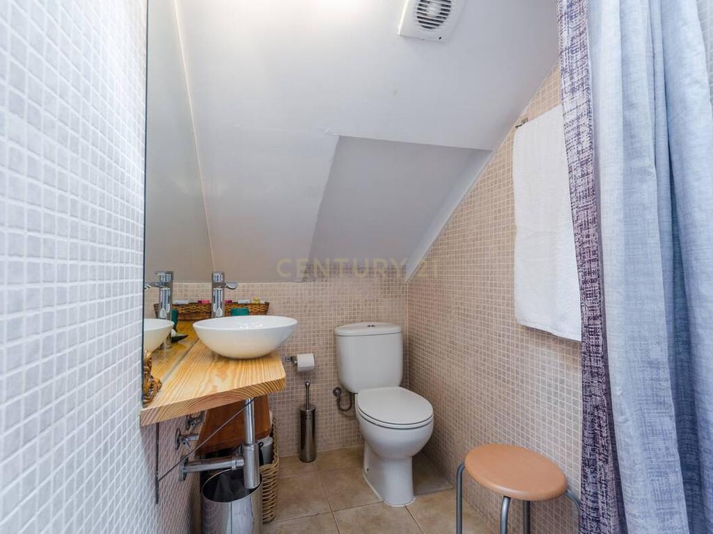 Apartamento T2 à venda na Rua da Mouraria - Image 5