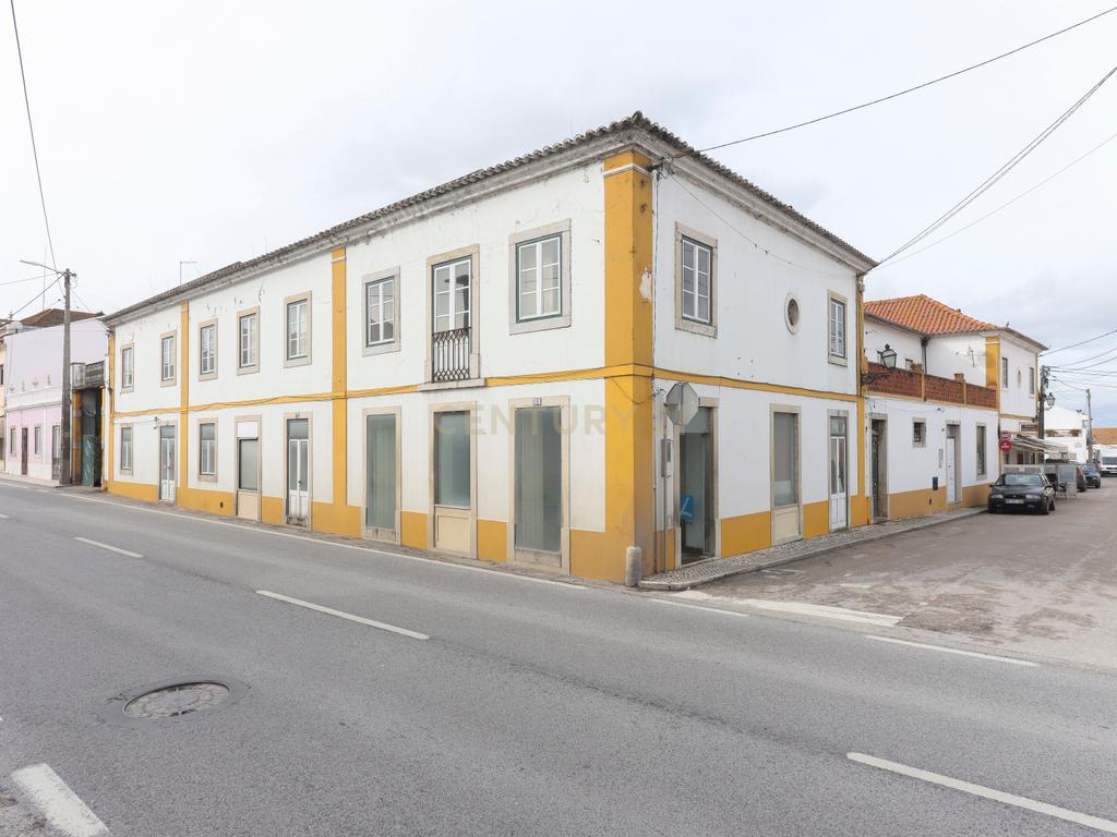 Prédio Misto - Chamusca - Image 1