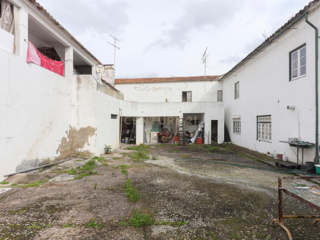 Prédio Misto - Chamusca - Image 12