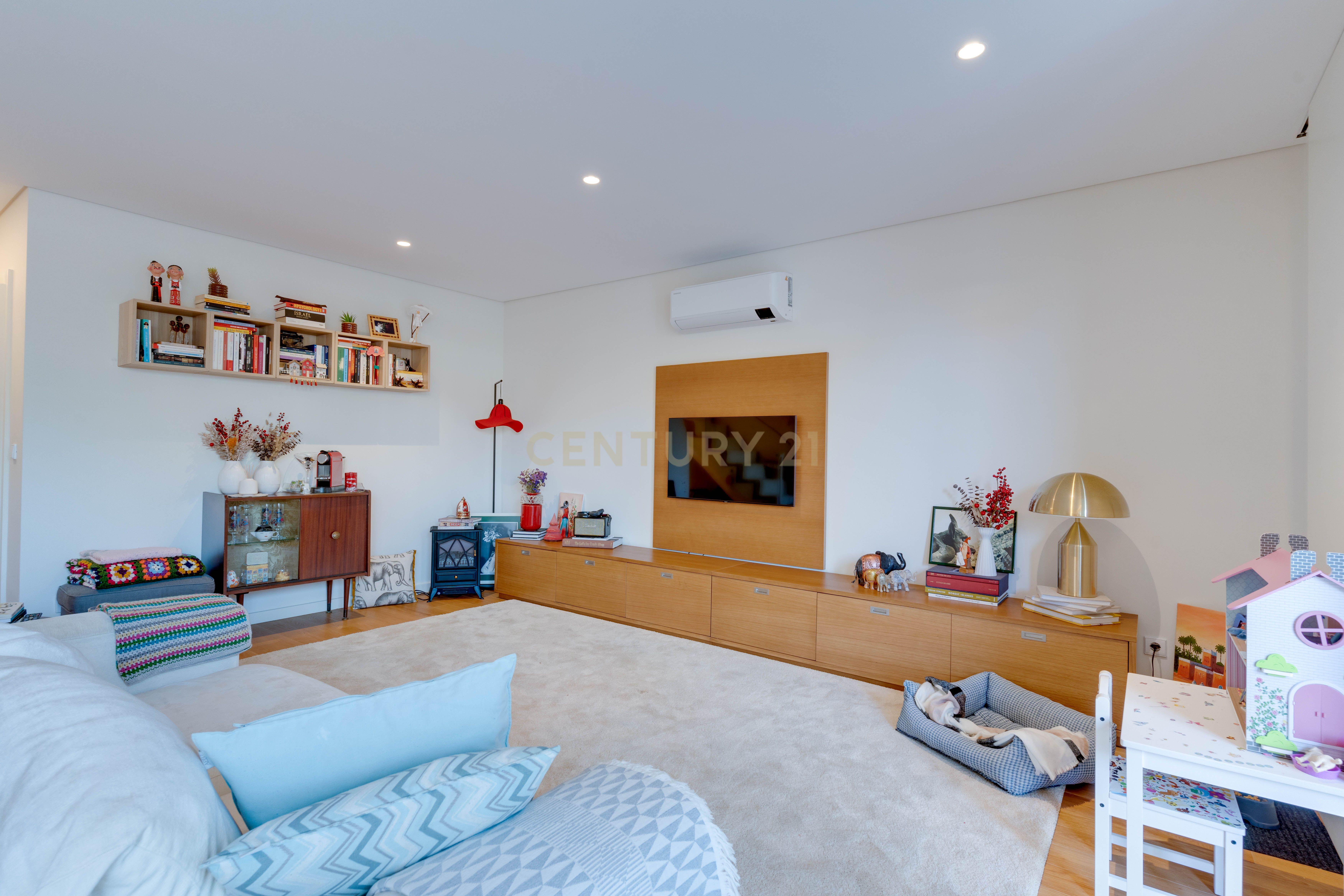 Apartamento T3 Duplex Exclusivo em Espinho – Modernidade e Conforto à Beira-Mar - Image 3