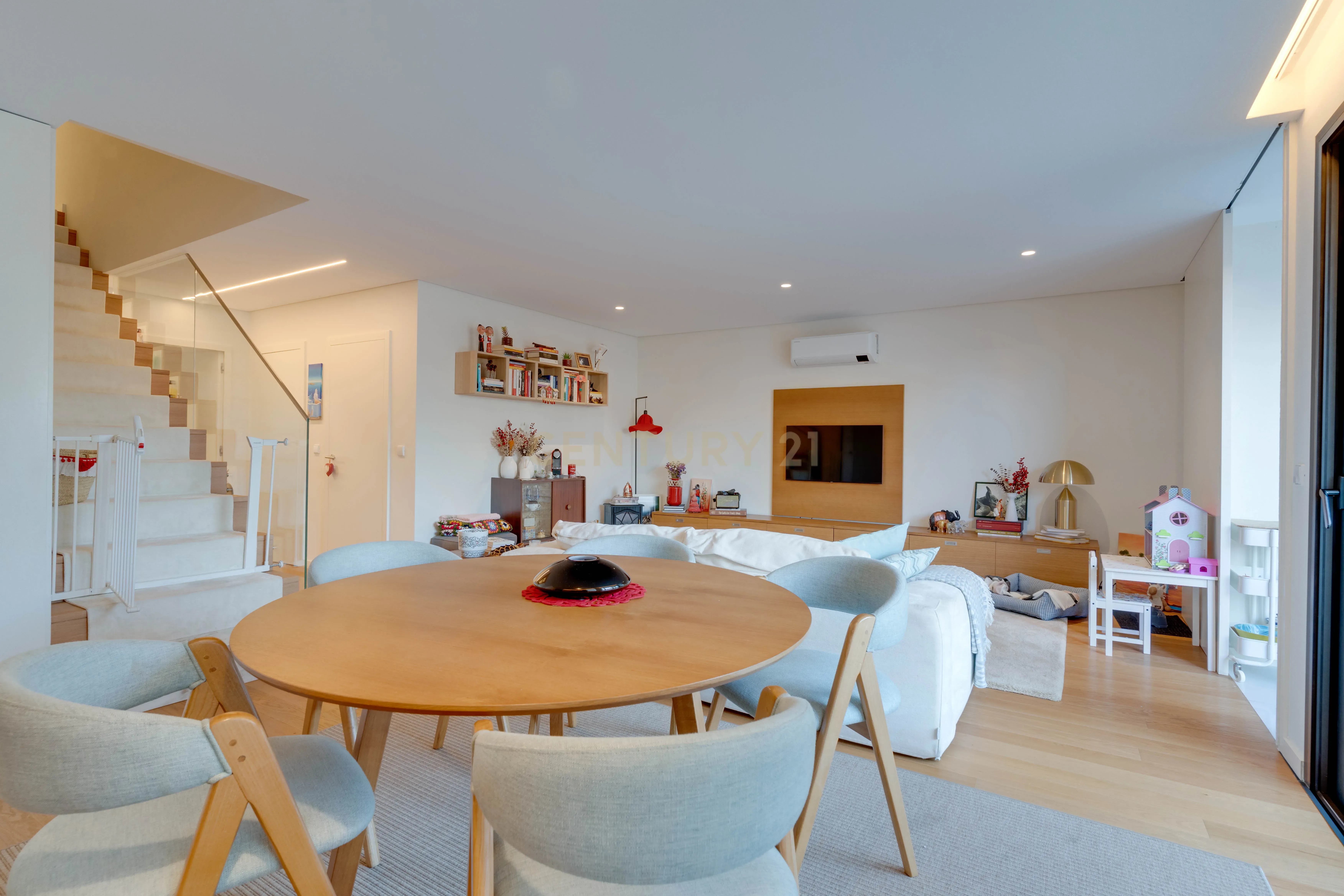Apartamento T3 Duplex Exclusivo em Espinho – Modernidade e Conforto à Beira-Mar - Image 4
