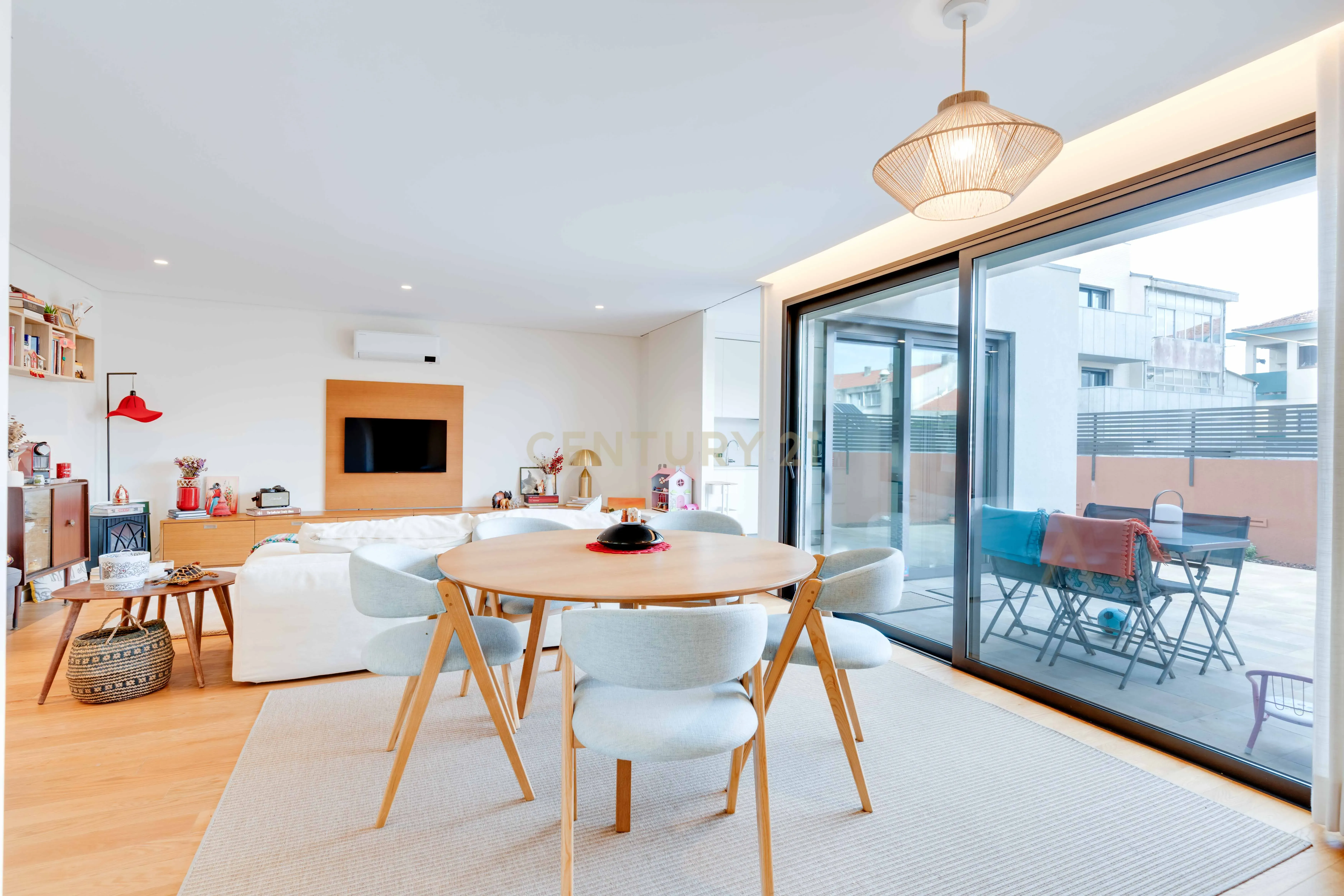 Apartamento T3 Duplex Exclusivo em Espinho – Modernidade e Conforto à Beira-Mar - Image 1