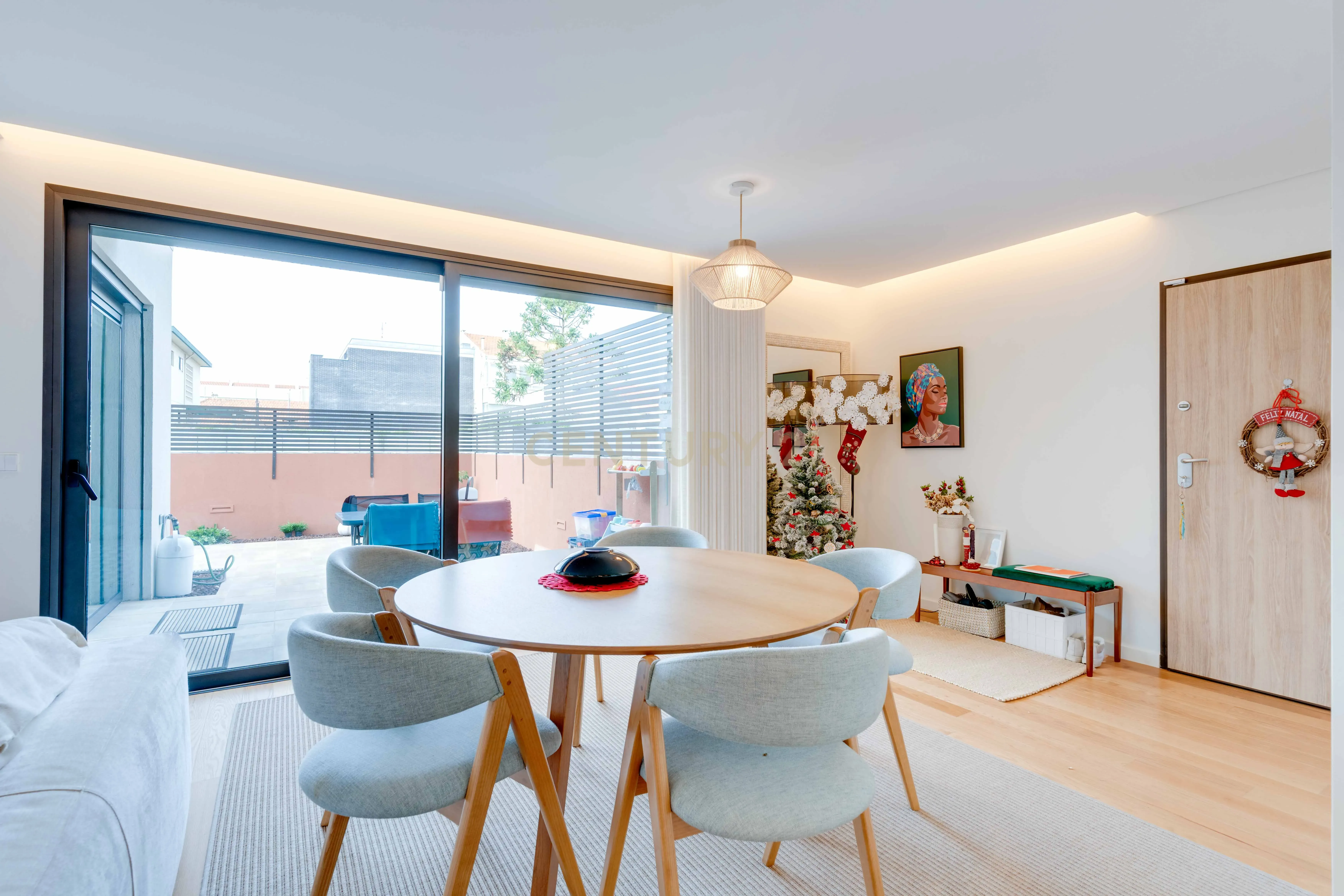 Apartamento T3 Duplex Exclusivo em Espinho – Modernidade e Conforto à Beira-Mar - Image 2