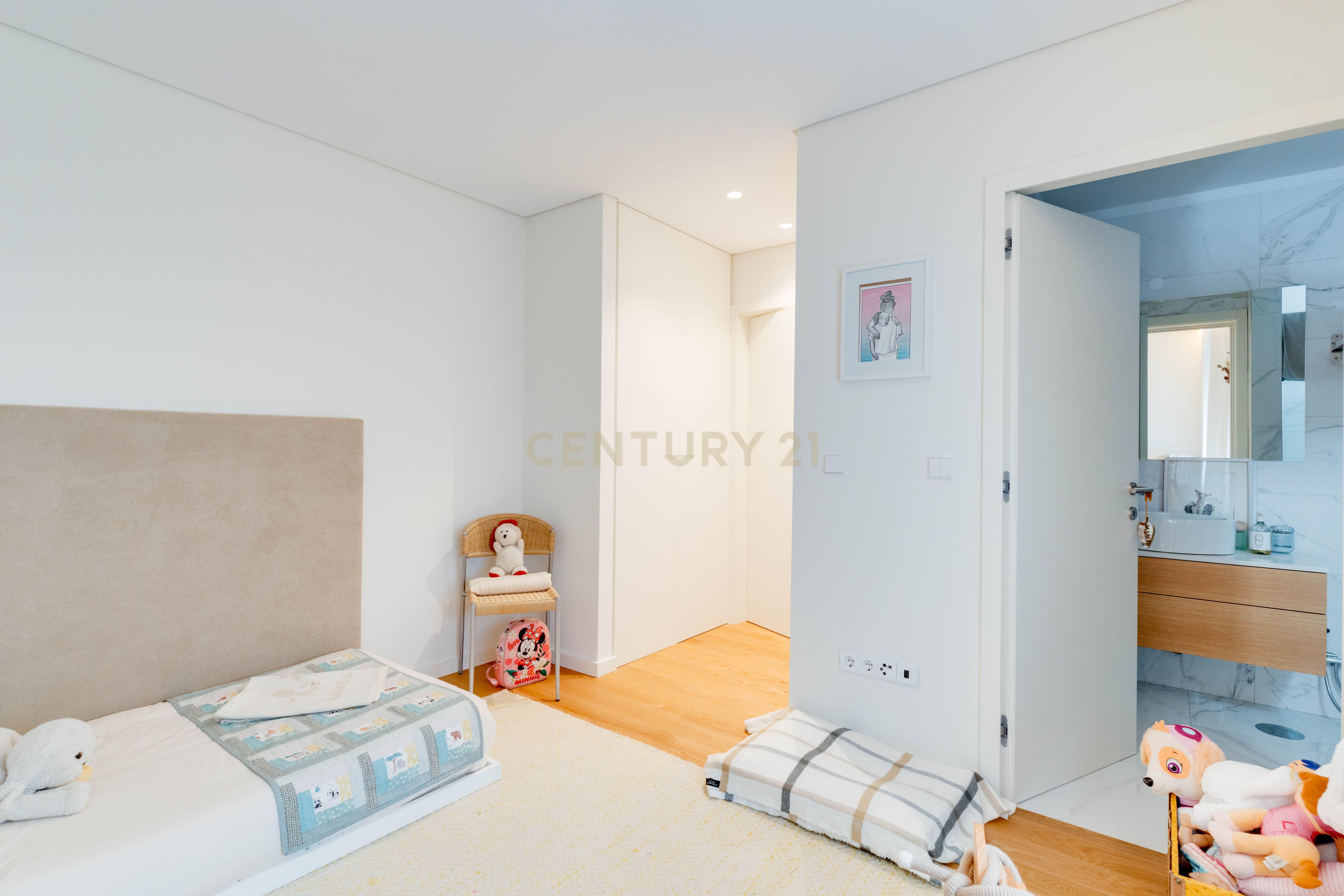 Apartamento T3 Duplex Exclusivo em Espinho – Modernidade e Conforto à Beira-Mar - Image 14