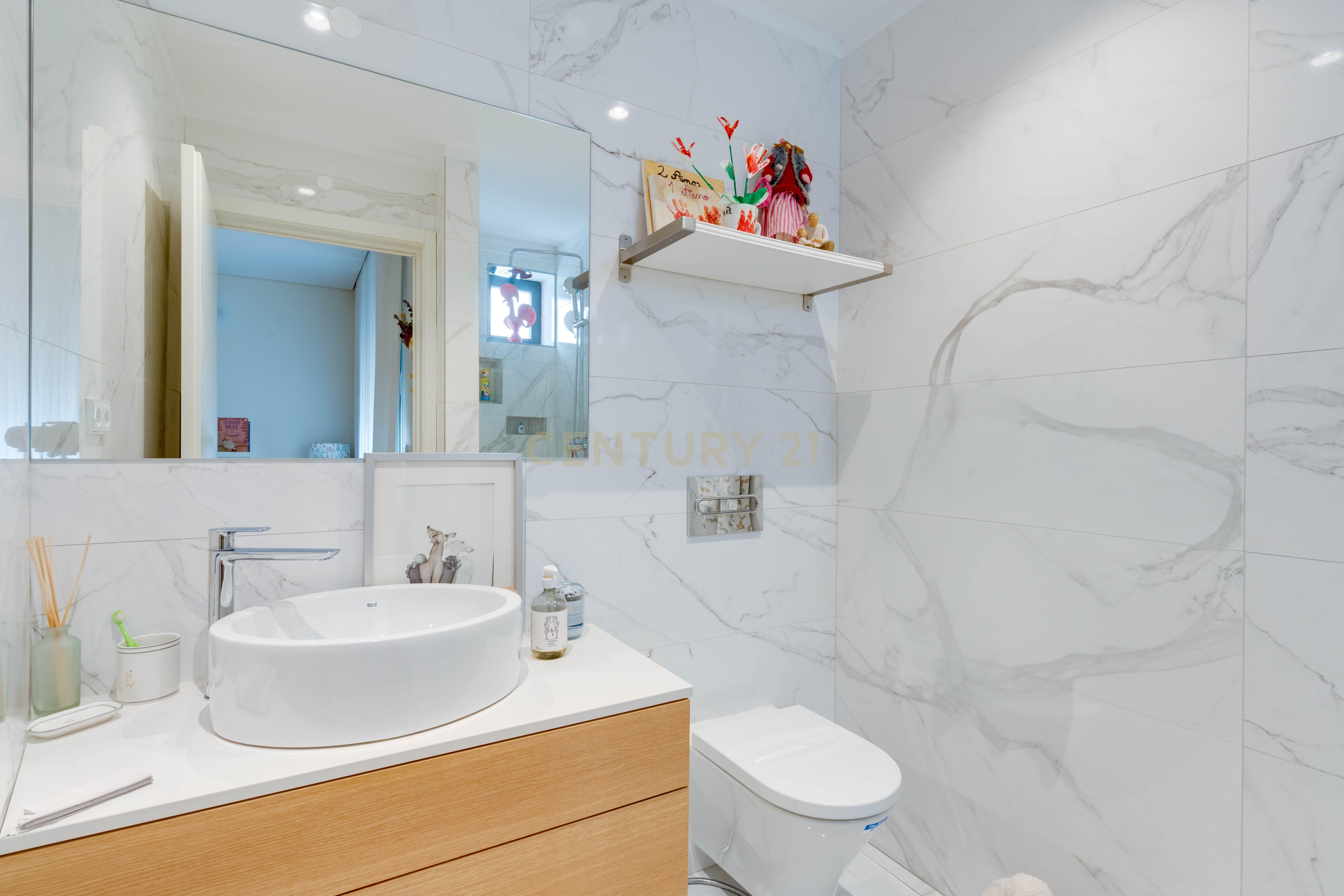 Apartamento T3 Duplex Exclusivo em Espinho – Modernidade e Conforto à Beira-Mar - Image 18