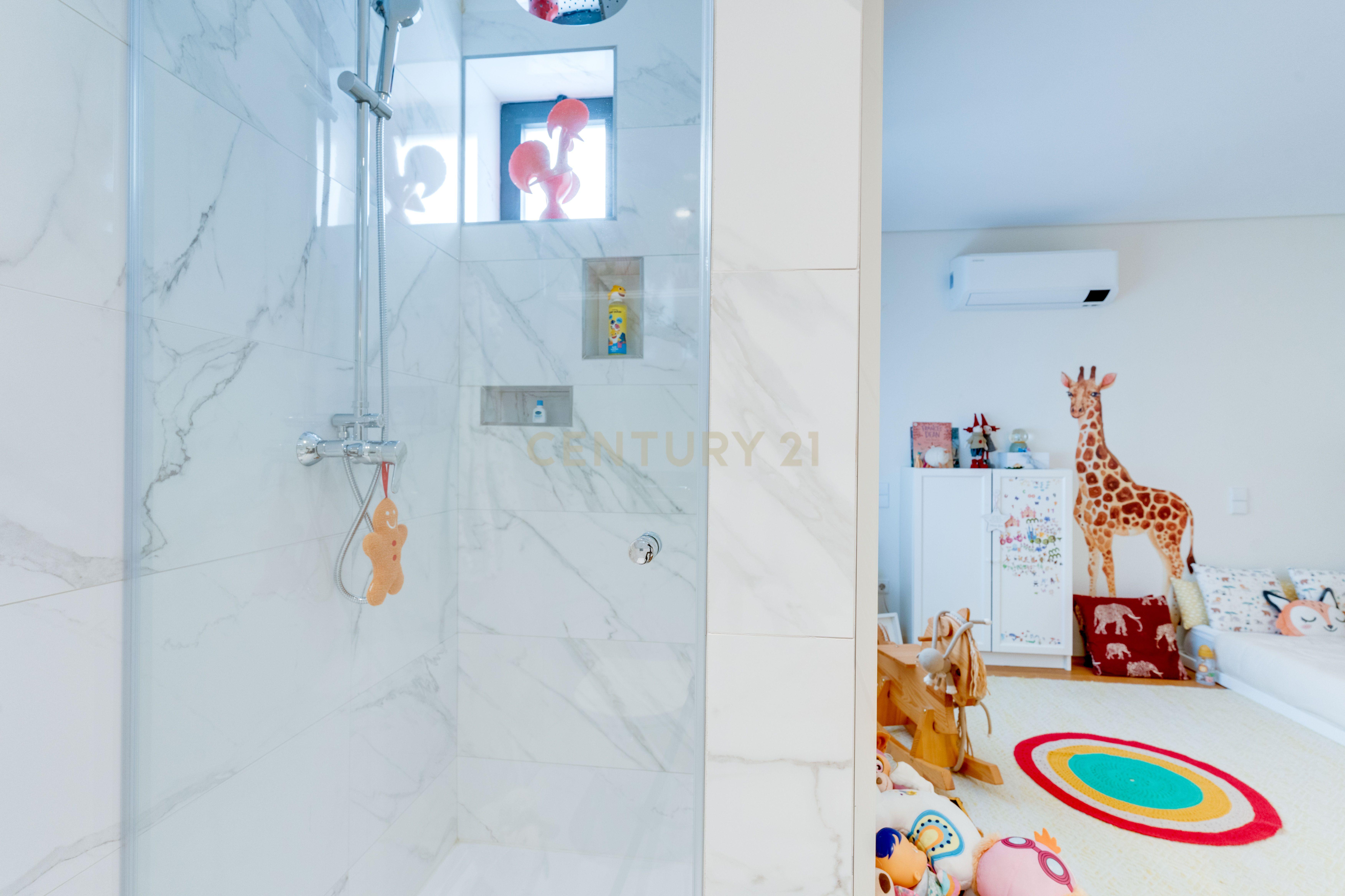 Apartamento T3 Duplex Exclusivo em Espinho – Modernidade e Conforto à Beira-Mar - Image 19