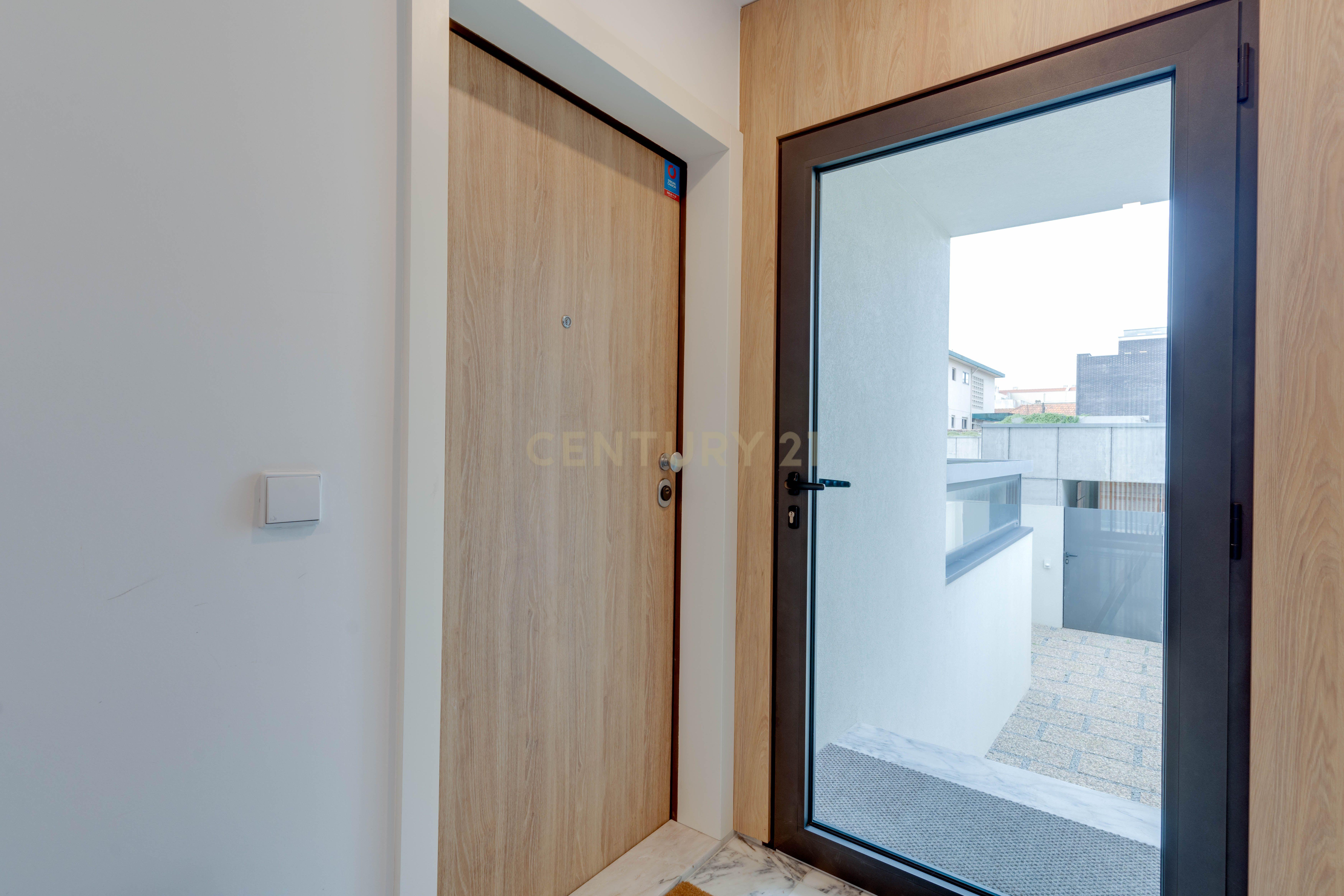 Apartamento T3 Duplex Exclusivo em Espinho – Modernidade e Conforto à Beira-Mar - Image 26