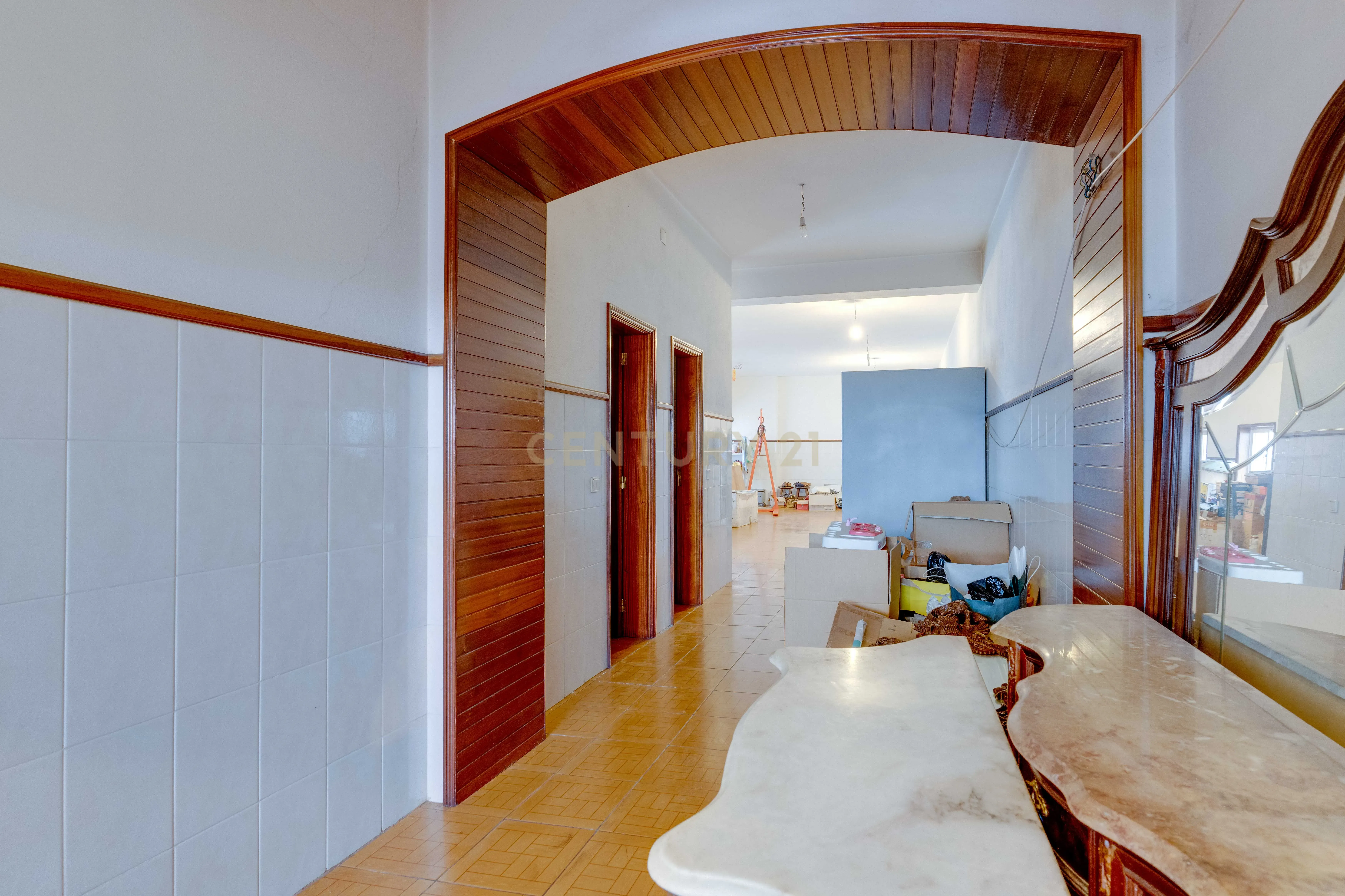 Moradia Inacabada para comércio e habitação ou duas habitações - Image 11